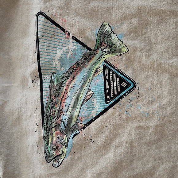 Tops - Columbia small tshirt trout
